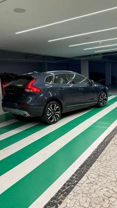 VOLVO-V40-2016