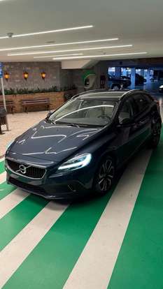 VOLVO-V40-2016