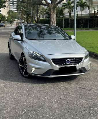 VOLVO-V40-2015