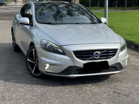 VOLVO-V40-2.0 T5 R DESIGN TURBO GASOLINA 4P AUTOMÁTICO VOLVO-V40-2015
