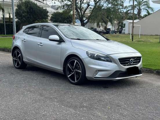 VOLVO-V40-2.0 T5 R DESIGN TURBO GASOLINA 4P AUTOMÁTICO VOLVO-V40-2015