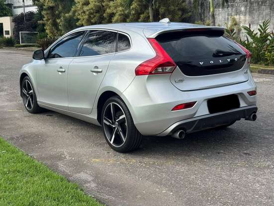 VOLVO-V40-2.0 T5 R DESIGN TURBO GASOLINA 4P AUTOMÁTICO VOLVO-V40-2015