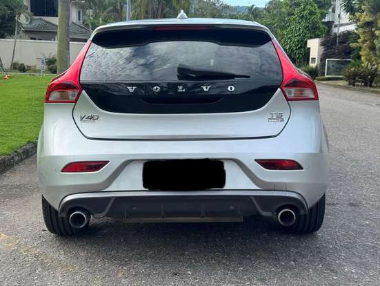 VOLVO-V40-2.0 T5 R DESIGN TURBO GASOLINA 4P AUTOMÁTICO VOLVO-V40-2015