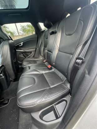 VOLVO-V40-2015