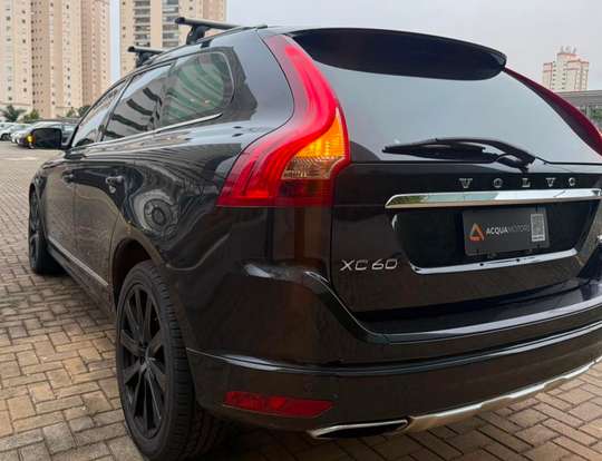 VOLVO-XC60-2015