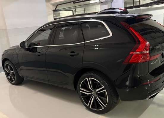 VOLVO-XC60-2018