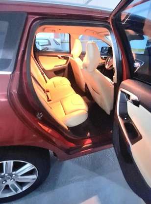 VOLVO-XC60-2017