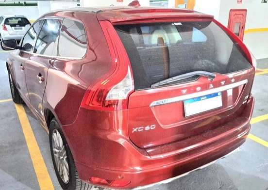 VOLVO-XC60-2017