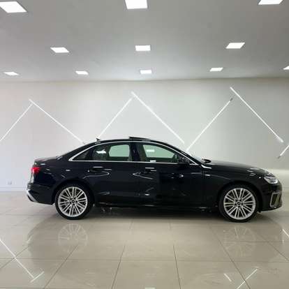 AUDI-A4-2022