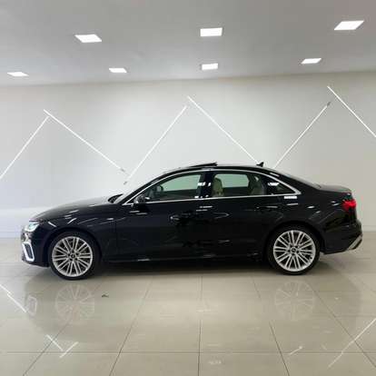 AUDI-A4-2022