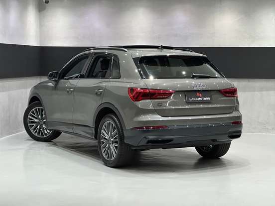 AUDI-Q3-2021
