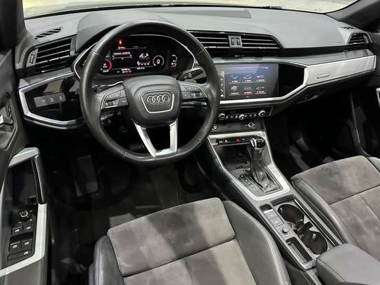 AUDI-Q3-2021