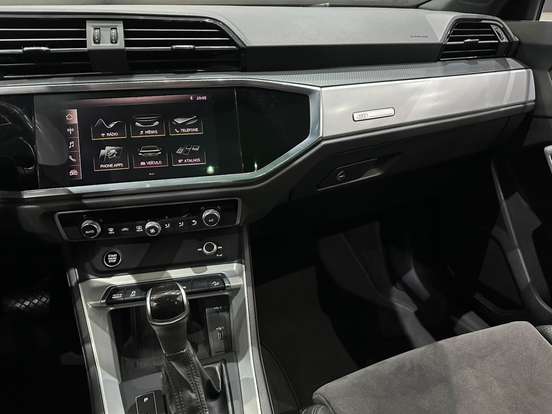 AUDI-Q3-2021
