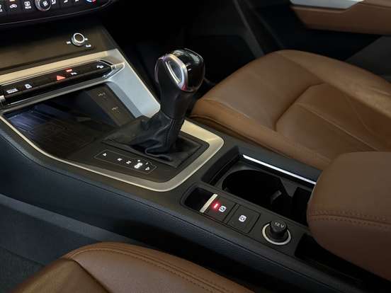AUDI-Q3-2021