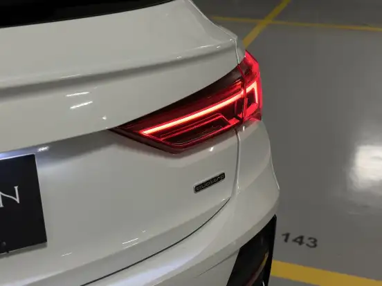AUDI-Q3-2022