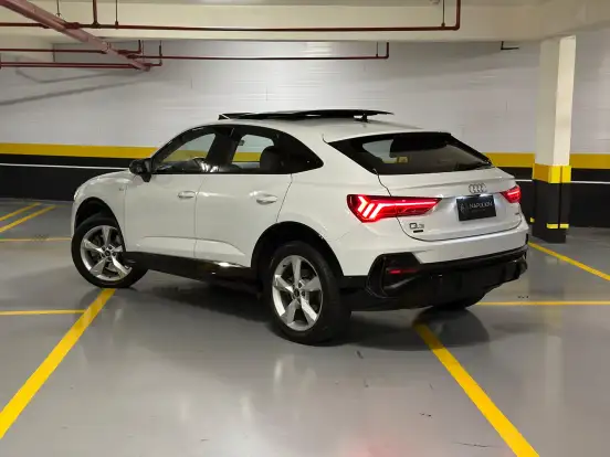 AUDI-Q3-2022