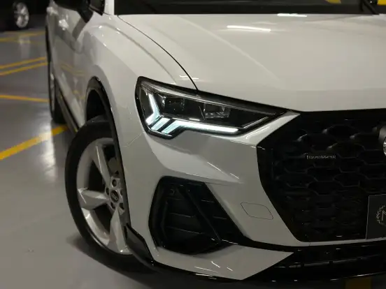 AUDI-Q3-2022