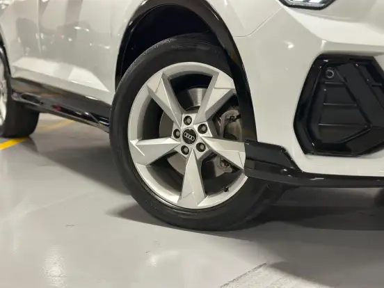 AUDI-Q3-2022