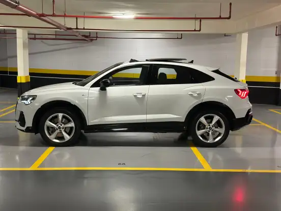 AUDI-Q3-2022