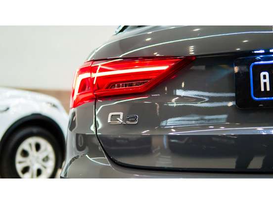 AUDI-Q3-2022