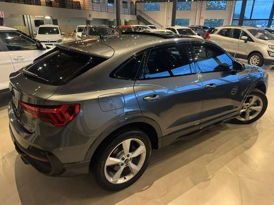 AUDI-Q3-2023