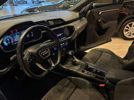 AUDI-Q3-2023