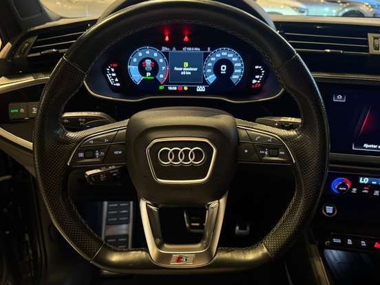 AUDI-Q3-2023