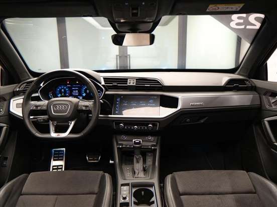 AUDI-Q3-2022