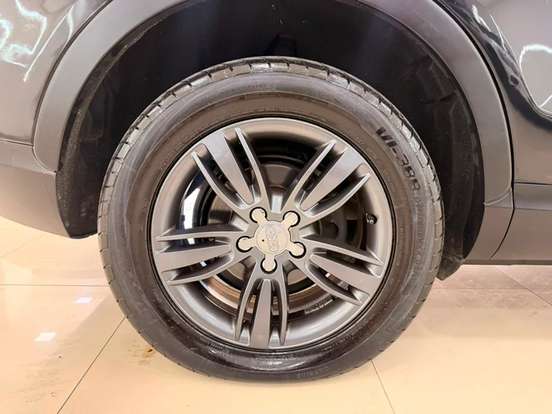 AUDI-Q3-2012
