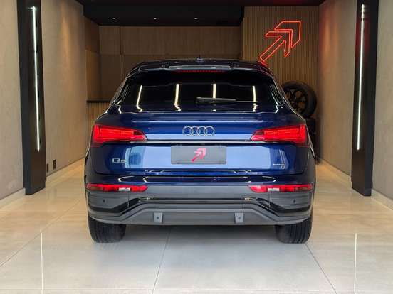 AUDI-Q5-2022
