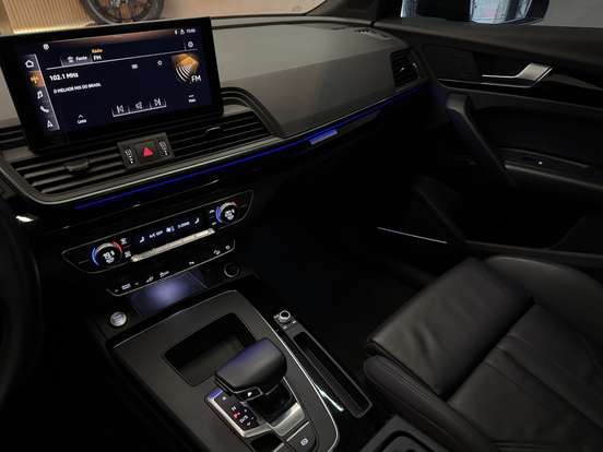 AUDI-Q5-2022