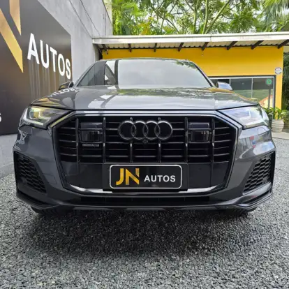 AUDI-Q7-2021
