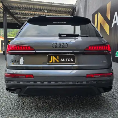 AUDI-Q7-2021