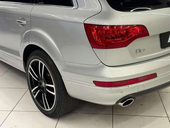 AUDI-Q7-2010