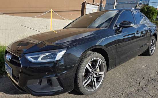 AUDI-A4-2022
