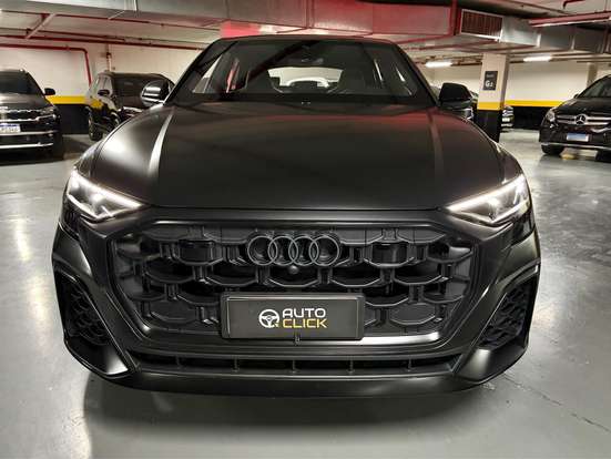 AUDI-Q8-2024