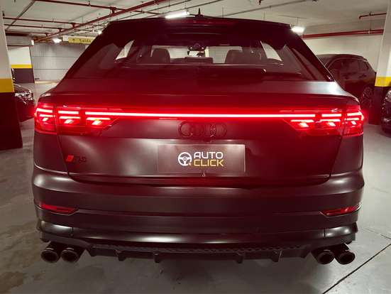 AUDI-Q8-2024