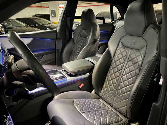 AUDI-Q8-2024