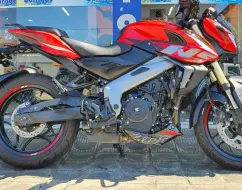 BAJAJ DOMINAR NS400Z BAJAJ DOMINAR NS400Z