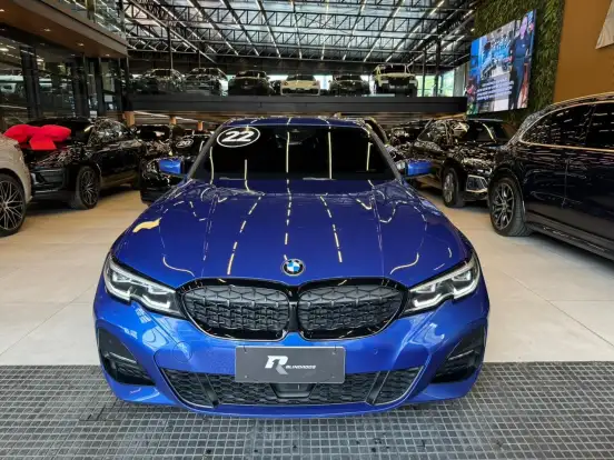 BMW-320i-2022