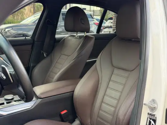 BMW-320i-2024