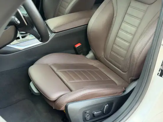 BMW-320i-2024