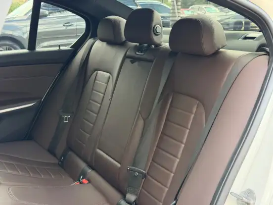 BMW-320i-2024