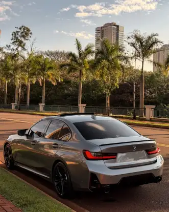 BMW-320i-2023