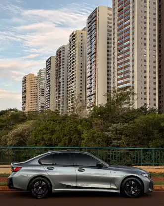 BMW-320i-2023