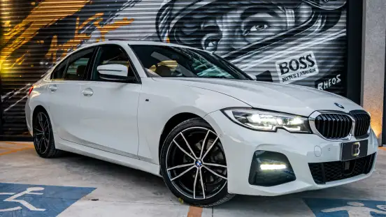 BMW-320i-2020