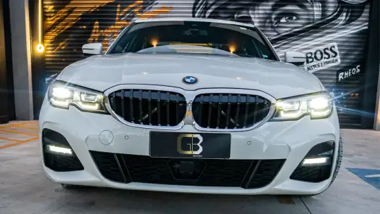 BMW-320i-2020