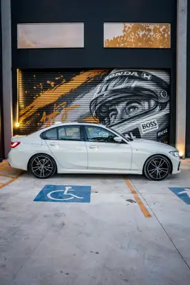 BMW-320i-2020