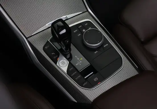 BMW-320i-2020