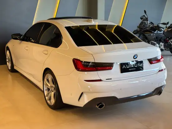 BMW-320i-2020